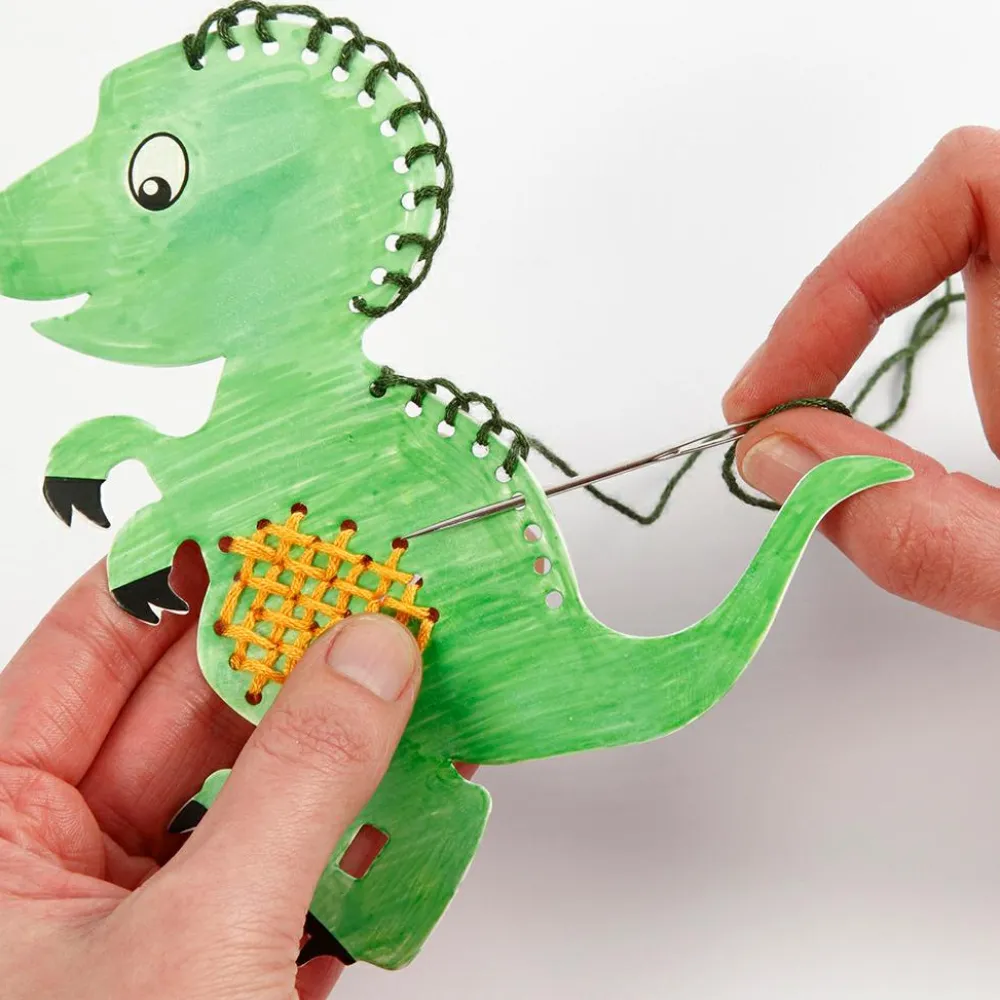 Creativ Company Broderisæt karton - Dinosaur| Finmotorik|Dinosaur Legetøj