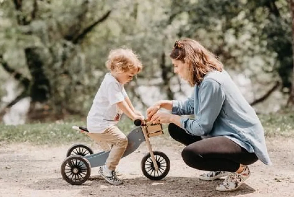 Kinderfeets Løbecykel - Tiny Tot 2-i-1 Plus, Skiferblå| Løbecykler|Tumlinge Legetøj