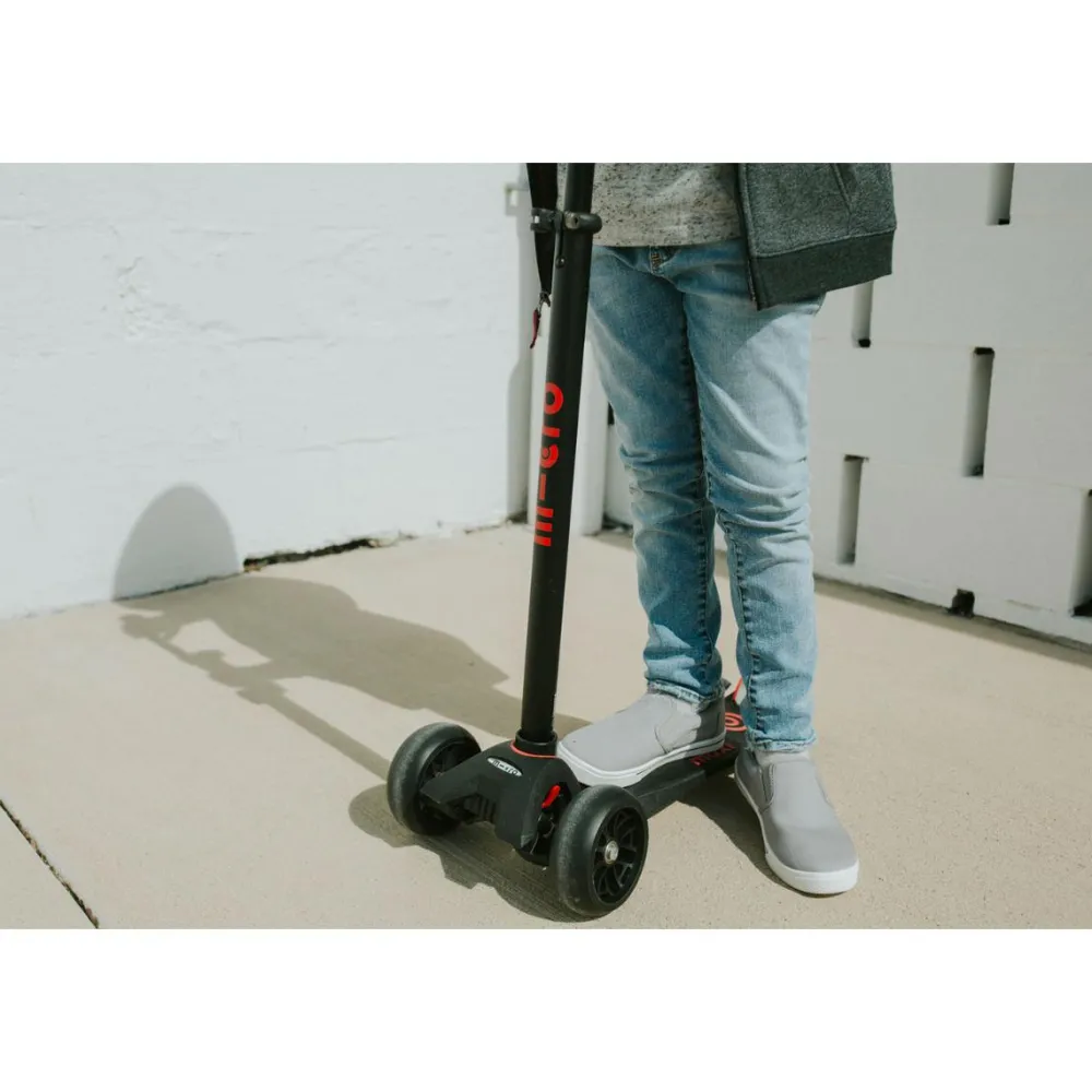 Micro - Maxi Deluxe Pro, Sort/Rød| Løbehjul|Løbecykler