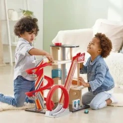 Hape Parkeringshus inkl. stunt-rampe| Dukkehus & Legesæt